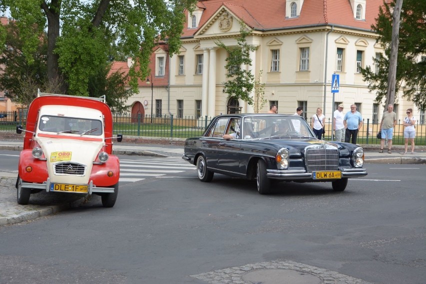 Zabytkowe auta przyjechały do Żagania