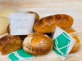 Pomysł piekarni z Krasiejowa: Maska z filtrem za darmo... do każdego bochenka chleba