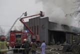 Ponad 2 mln zł strat po pożarze hali produkcyjnej w Roztokach 