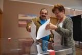 Wybory parlamentarne 2019: W Pile do godziny 12.00 do wyborów poszedł niemal co piąty wyborca. WYNIKI FREKWENCJI W GMINACH [ZDJĘCIA]