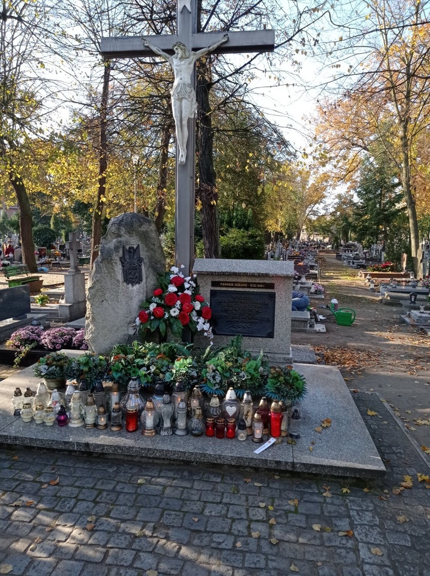 Grupa kilkunastu uczniów LO im. K.K. Baczyńskiego w Nowej...