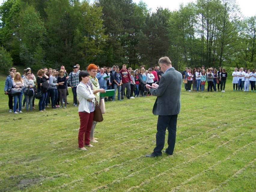 Ćwiczenia strażaków w Łodzieży. Ewakuowano wszystkich uczniów i pracowników szkoły ZDJĘCIA