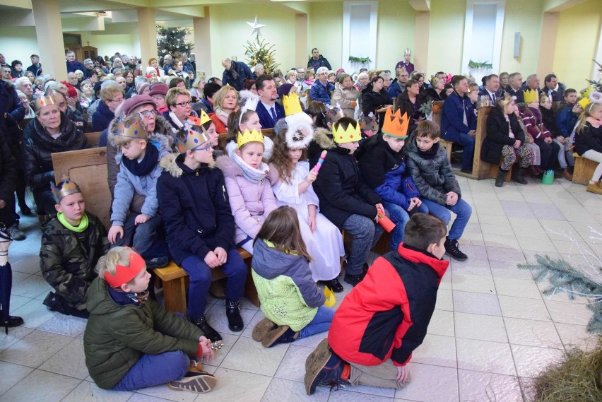 Orszak Trzech Króli 2018 w Malborku [ZDJĘCIA]. Procesja przeszła w parafii Zesłania Ducha Świętego