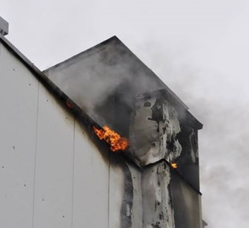 Pożar bloku w Łowiczu (FOTO)