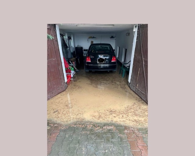 W Czaplach wskutek intensywnych opadów deszczu doszło do zalania garażu