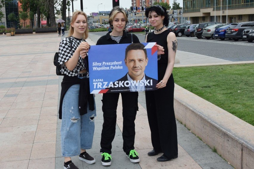 Na placu Jagiellońskim w Radomiu odbył się wiec poparcia dla...