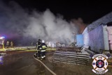 Groźny pożar pod Poznaniem. Na miejscu działało 16 zastępów straży pożarnej
