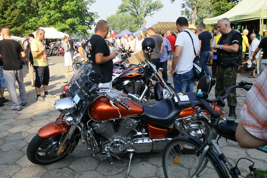 Moto Weteran Bazar w Łodzi. Plenerowa giełda na stadionie Startu