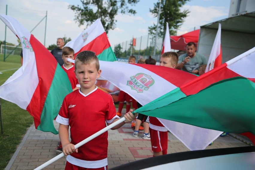 Zagłębie II Lubin popsuło piłkarskie święto w Żmigrodzie. Regionalny Puchar Polski pojechał do Lubina