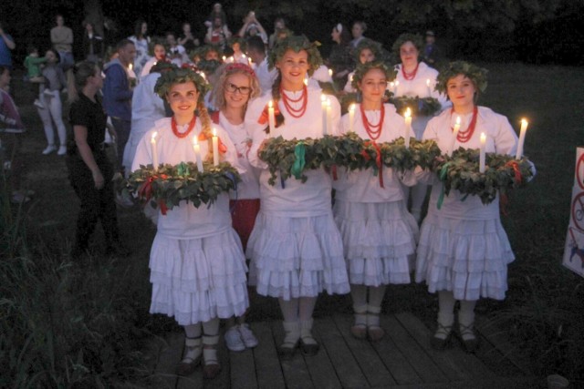 Noc świętojańską tradycyjnie obchodzono nad Jeziorem Starogrodzkim w Chełmnie