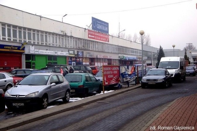 Czy na terenie dawnego Polmozbytu przy Hallera powstanie nowe osiedle mieszkaniowe? Jeszcze przed pożarem centrum motoryzacyjnego miano podpisać umowę przedwstępną z jednym z deweloper&oacute;w.