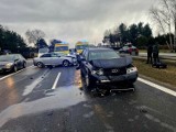 Wypadek pod Warszawą. Zderzenie czterech samochodów osobowych. Duże utrudnienia na drodze w kierunku stolicy 