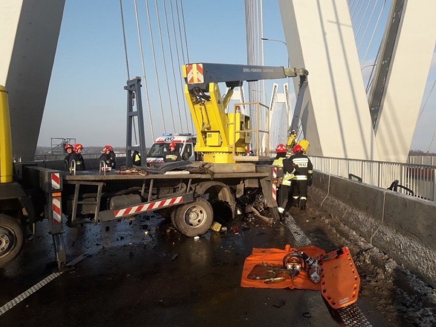 Tragedia na moście w Nowej Hucie, zginął 30-latek