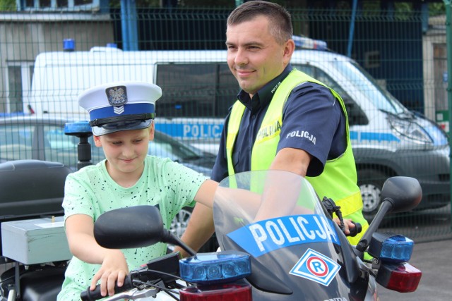 Dzień Dziecka 2021 w Piotrkowie z policją, ratownikami medycznymi i strażakami. Służby przygotowały piknik, który odbędzie się 1 czerwca 2021