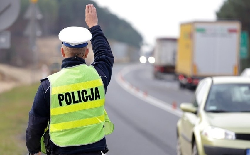 Ile mandatów wręczyła policja w ostatnich latach? Ile wykroczeń popełniono na drogach w powiecie krośnieńskim? Sprawdźcie! (ZDJĘCIA)