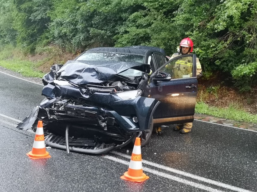 Wypadek na DK16 w Kłódce w powiecie grudziądzkim. Jedna osoba trafiła do szpitala [zdjęcia]