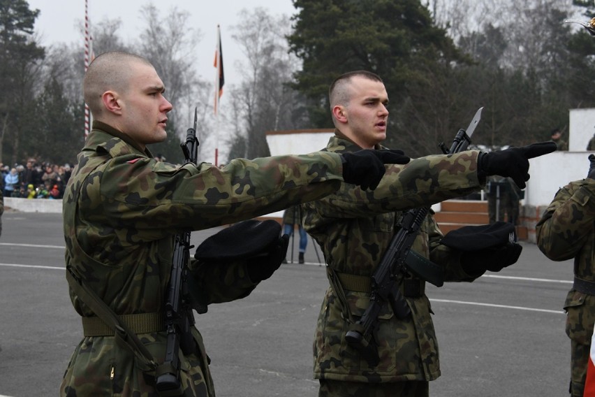 Przysięga wojskowa żołnierzy szkolenia podstawowego w Świętoszowie [GALERIA]