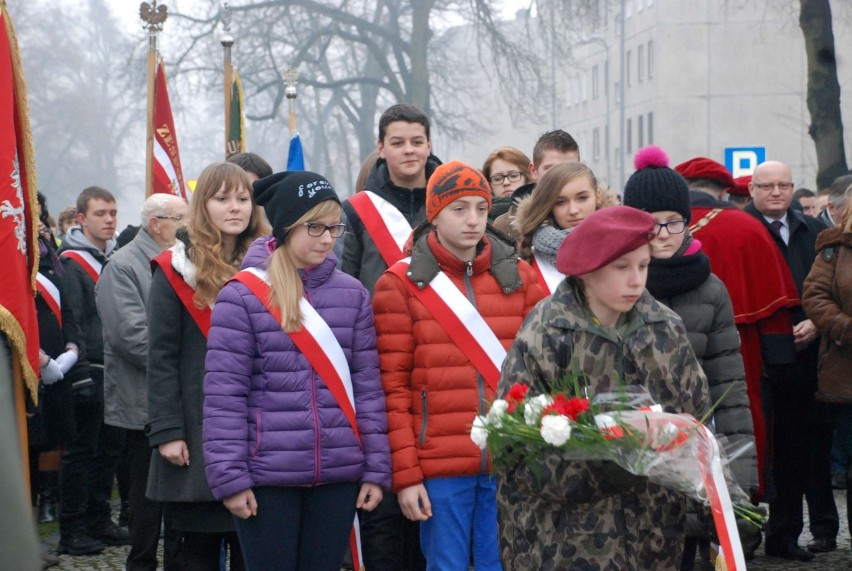 Obchody pod pomnikiem w Międzychodzie