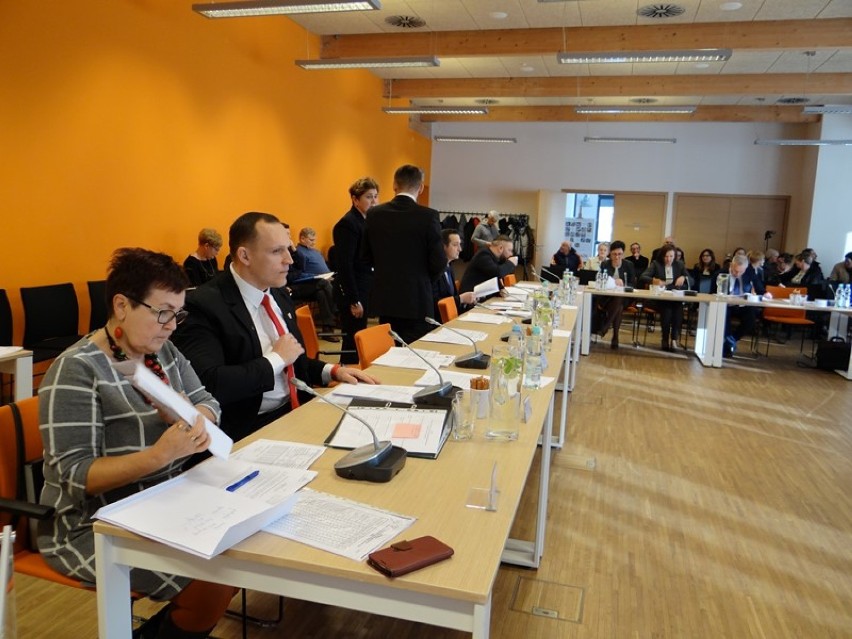 Sesja rady miasta w Zduńskiej Woli  [zdjęcia]