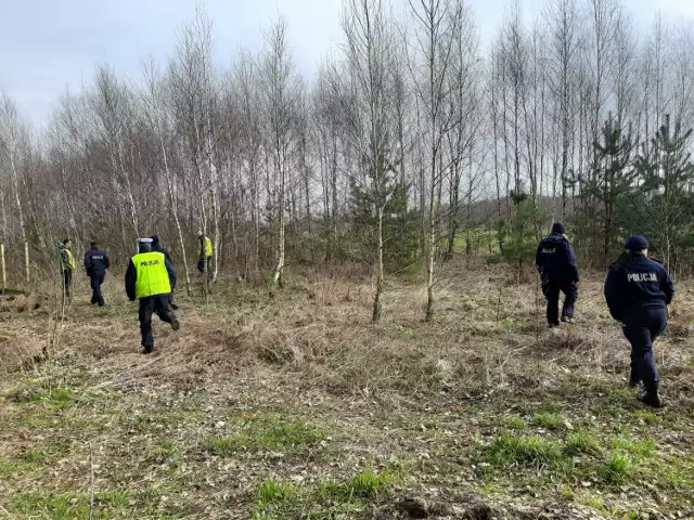 Tragiczny finał poszukiwań 73-letniego mężczyzny z Łuszczanowic (gmina Kleszczów). Służby odnalazły ciało zaginionego mężczyzny