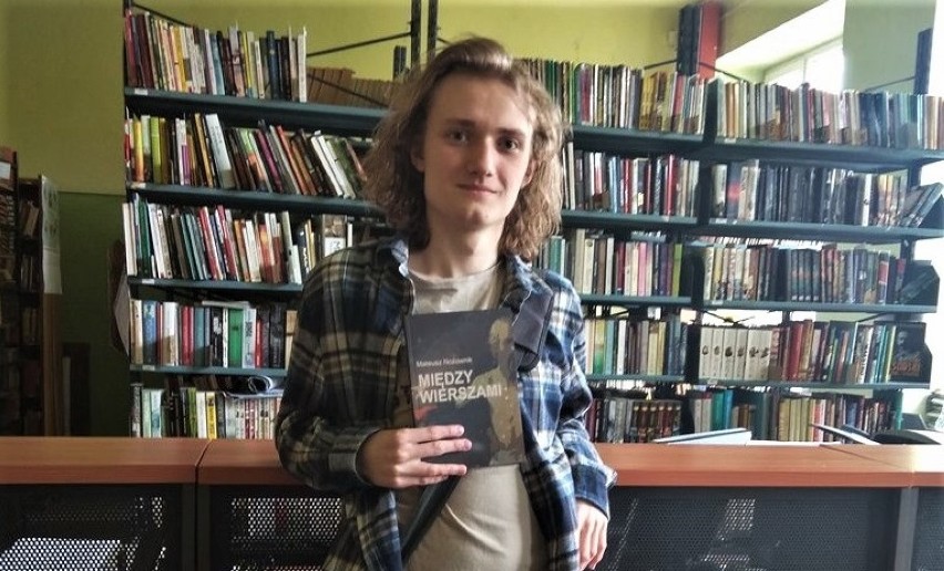 Mateusz Nożownik, uczeń z Piotrkowa wydał swój pierwszy tomik poezji