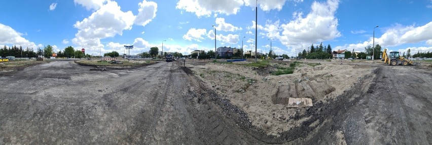 Toruń. Podczas prac przy torowisku na ul. Długiej natrafiono na niewybuch. Konieczna była ewakuacja mieszkańców pobliskich domów