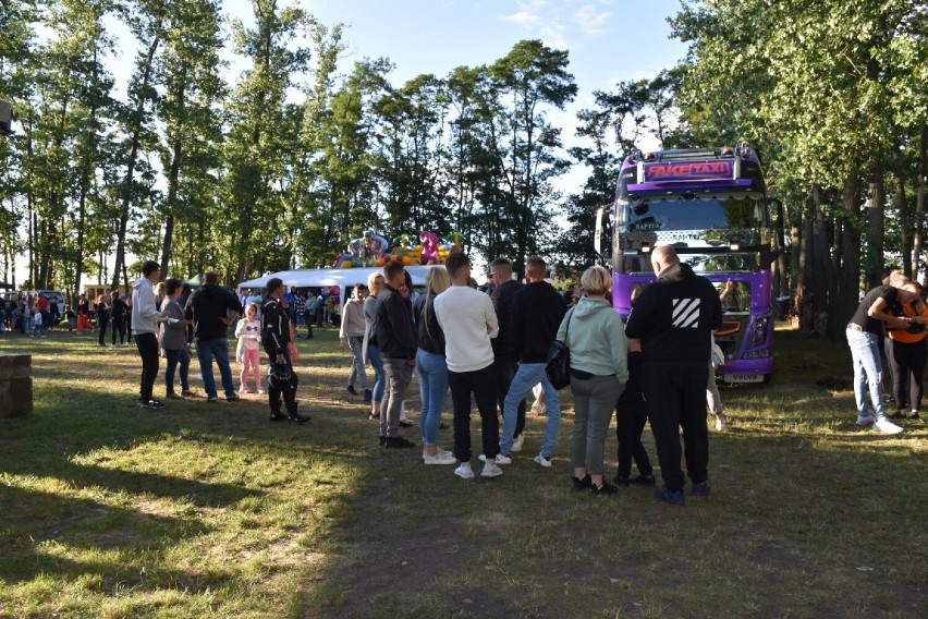 Piknik rodzinny w Czartkach z Raptusem i kabaretem. ZDJĘCIA