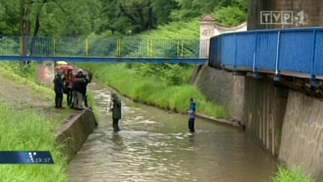 Intensywne opady deszczu sprawiły, że w miejscowościach ...