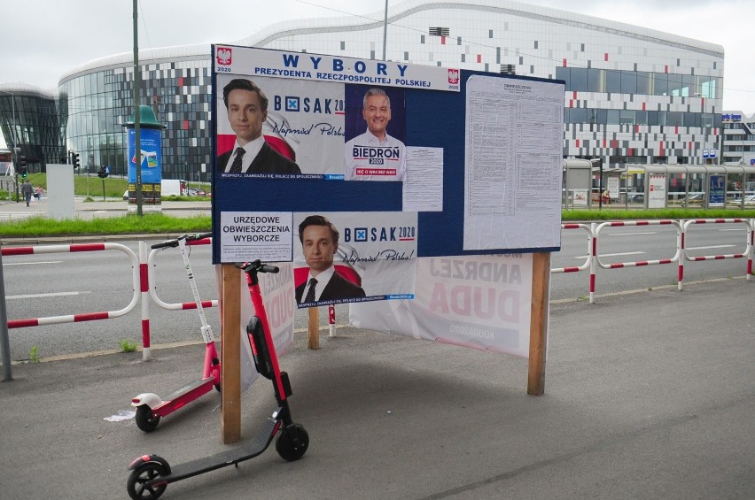 Kraków. Kampania wyborcza trwa. Twarze których kandydatów widujemy najczęściej na plakatach i banerach? [ZDJĘCIA]