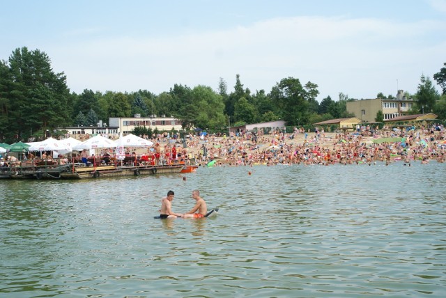 Temperatura w regionie cały czas rośnie i weekend zapowiada się upalny. Kto żyw będzie spieszył na wodę. Pamiętajmy tylko o bezpieczeństwie