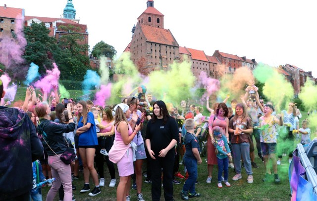 „Kolor Fest - Dzień Kolorów Holi” i  "Dzień baniek mydlanych" nad Wisłą w Grudziądzu. Zobacz zdjęcia >>>>>