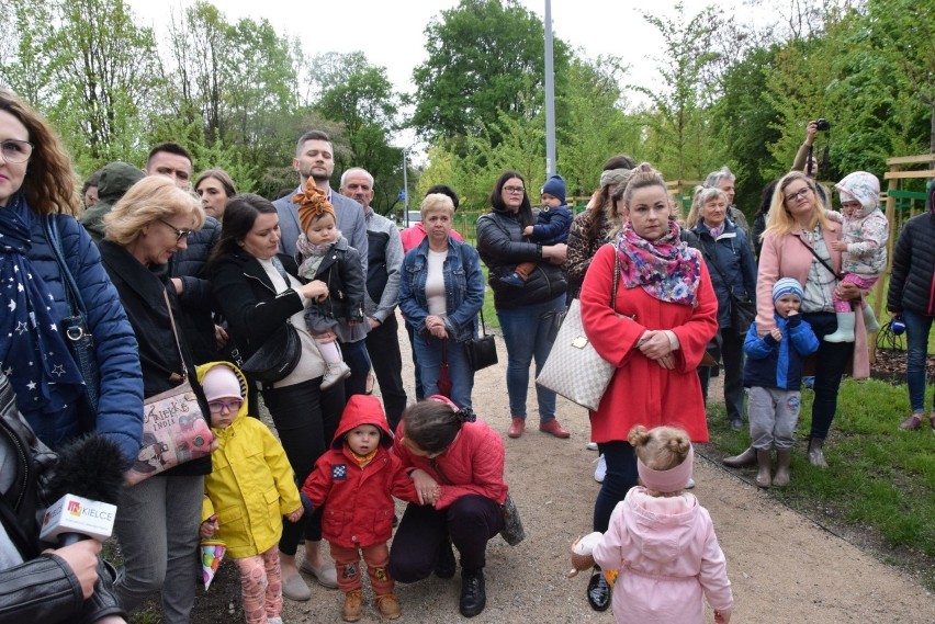 Uroczyście otwarto Park Kielczan, każde drzewko nad zalewem upamiętnia konkretne dziecko urodzone w 2019 roku [WIDEO, ZDJĘCIA]