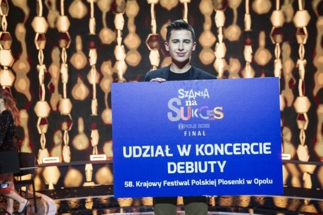 Łukasz Brodowski zaśpiewa w koncercie Debiuty podczas Festiwalu Opole 2021.