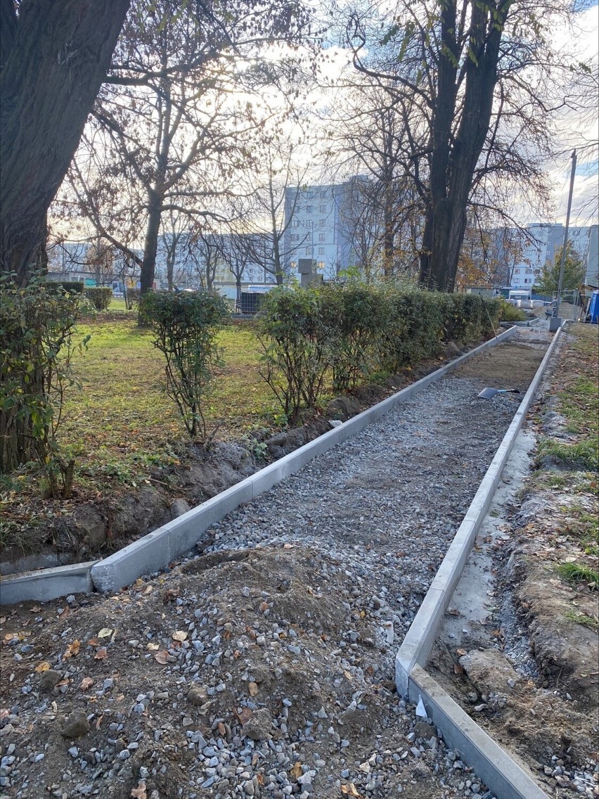 Zobaczcie jak postępują prace przy ścieżkach pieszych od ul. Kamionka do ul. Centralnej w Krakowie