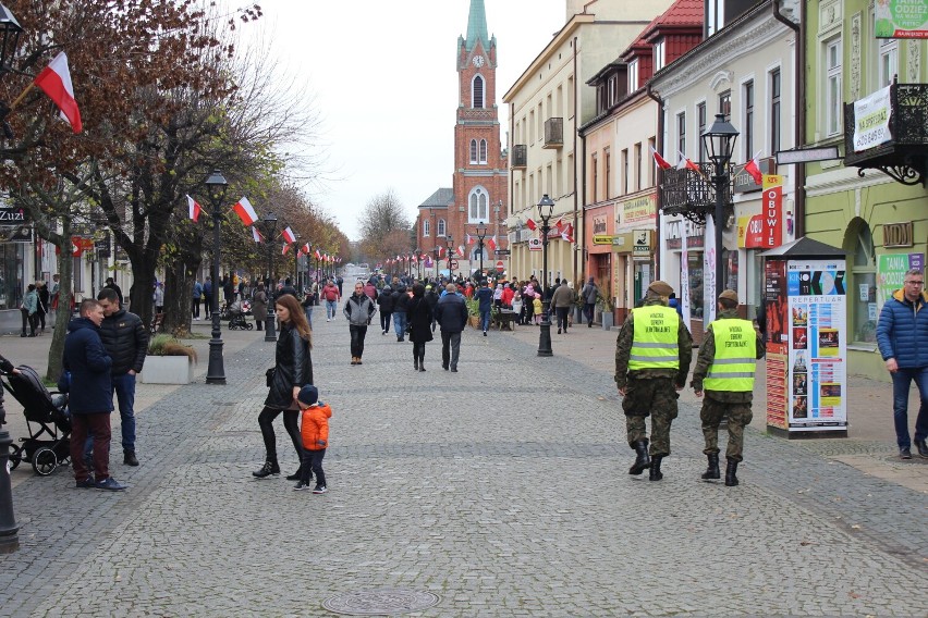 Od południa na Placu Wolności w Kutnie trwa Piknik Wojskowy