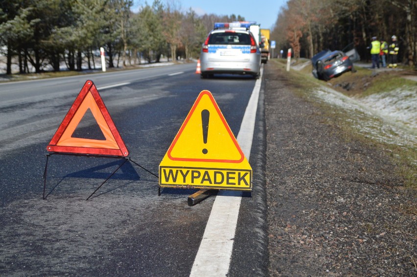 Trzebielino. Wypadek na krajowej 21. Jedna osoba poszkodowana została przewieziona do szpitala (FOTO)