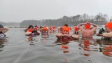 Morsowanie nad zalewem Tuligłowy jeszcze w zimowej aurze. Zobacz zdjęcia