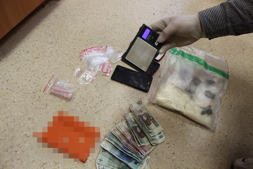Aresztowany handlarz narkotyków w Zduńskiej Woli [zdjęcia]