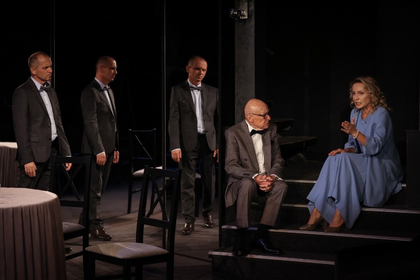 "Kopenhaga" w Teatrze Miejskim, czyli Jerzego Kiszkisa brawurowy powrót na scenę