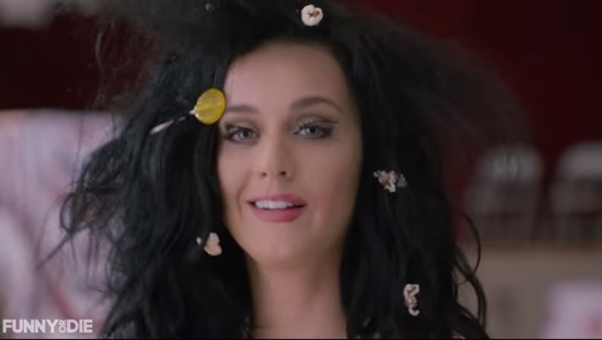 Katy Perry nago w lokalu wyborczym! Wszystko w "słusznej"...