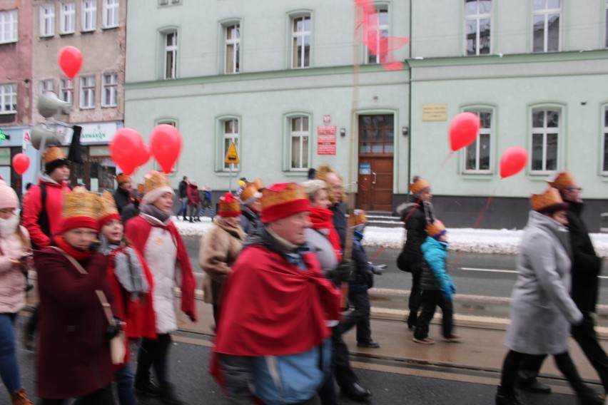 Orszak Trzech Króli w Zabrzu. Mróz nie przeszkodził uczestnikom [ZDJĘCIA]