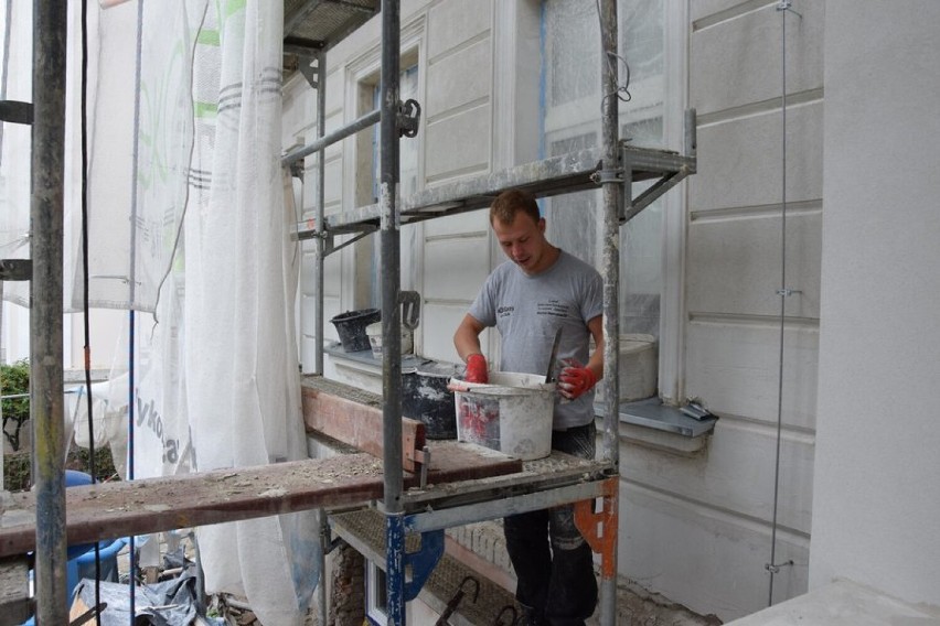 Trwa remont elewacji budynku starostwa i UM Kościan