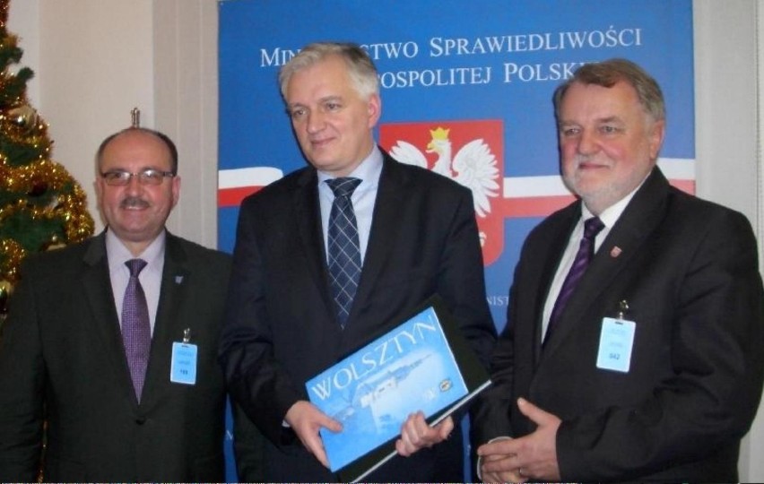 Od lewej burmistrz Andrzej Rogozinski, minister...