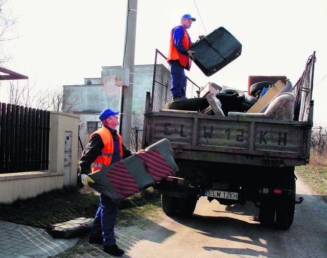 Podczas Akcji Wystawka nie wolno wyrzucać opon i gruzu