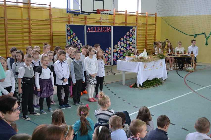 Suchy Dąb: Uczniowie poznali wielkanocne zwyczaje [ZDJĘCIA]