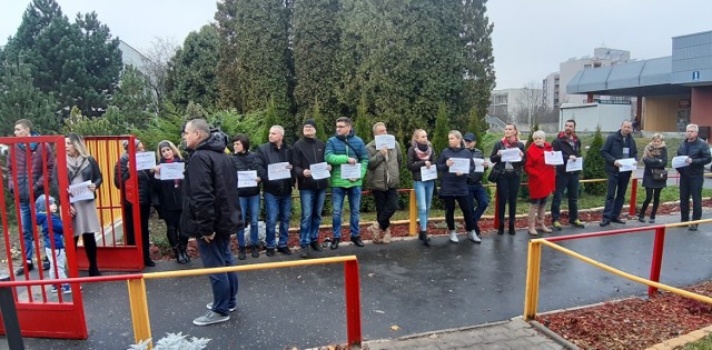 Zamość. Zobacz zdjęcia z protestu przeciw zwolnieniu nauczycieli z „czwórki”