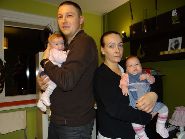 Jacek i Małgosia Kania z córeczkami: Julcią i Amelką
