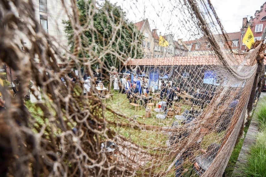 Fischmarkt w Gdańsku. Tradycje targów rybnych na ulicach miasta. Wśród uczestników m.in. Jastarnia ZDJĘCIA