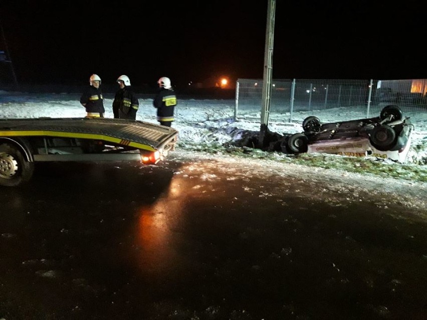 W Proszeniu kierujący seicento wpadł w poślizg - auto...