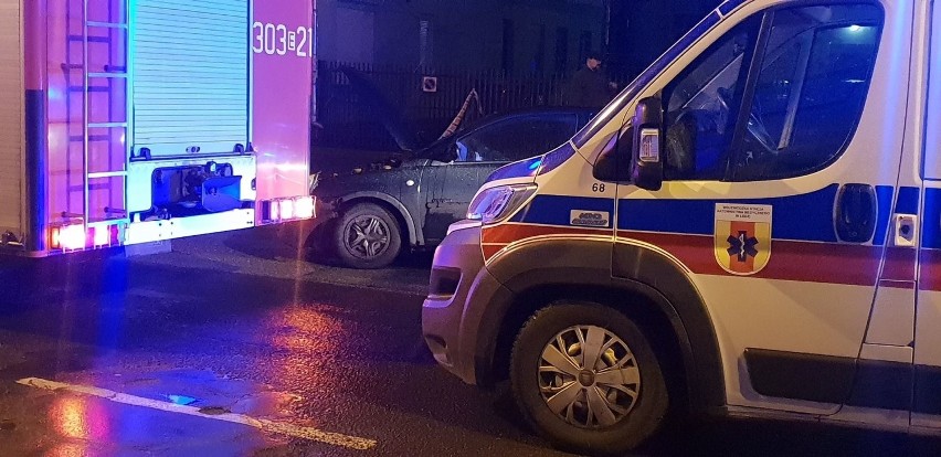 Nocny wypadek w centrum Łodzi. 3 osoby ranne ZDJĘCIA